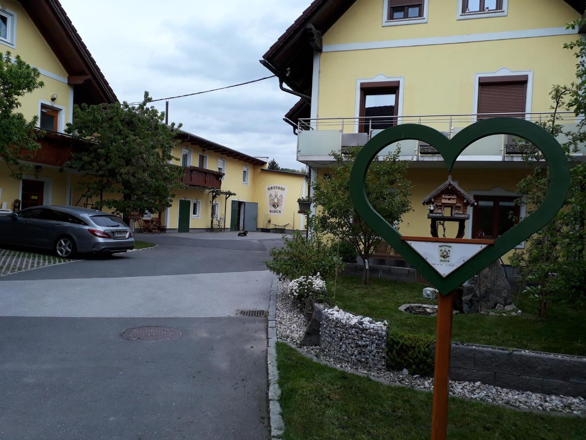 Obsthof Glueck Bed and Breakfast Gamlitz Exteriör bild